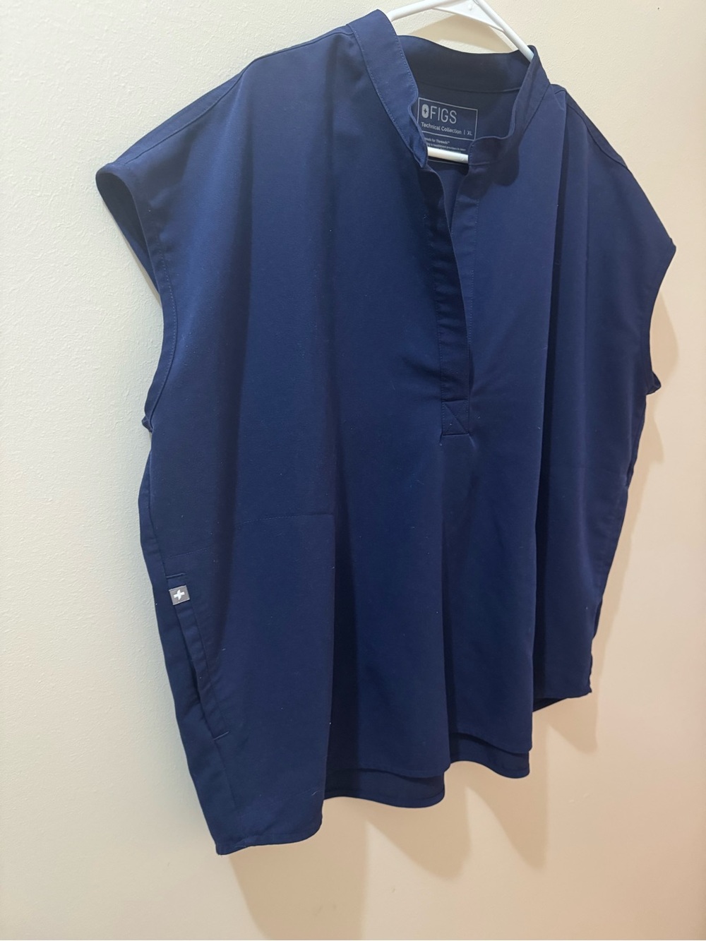 FIGS Women’s scrub set-Navy XL in Rafaela top and Zamora joggers XXLT